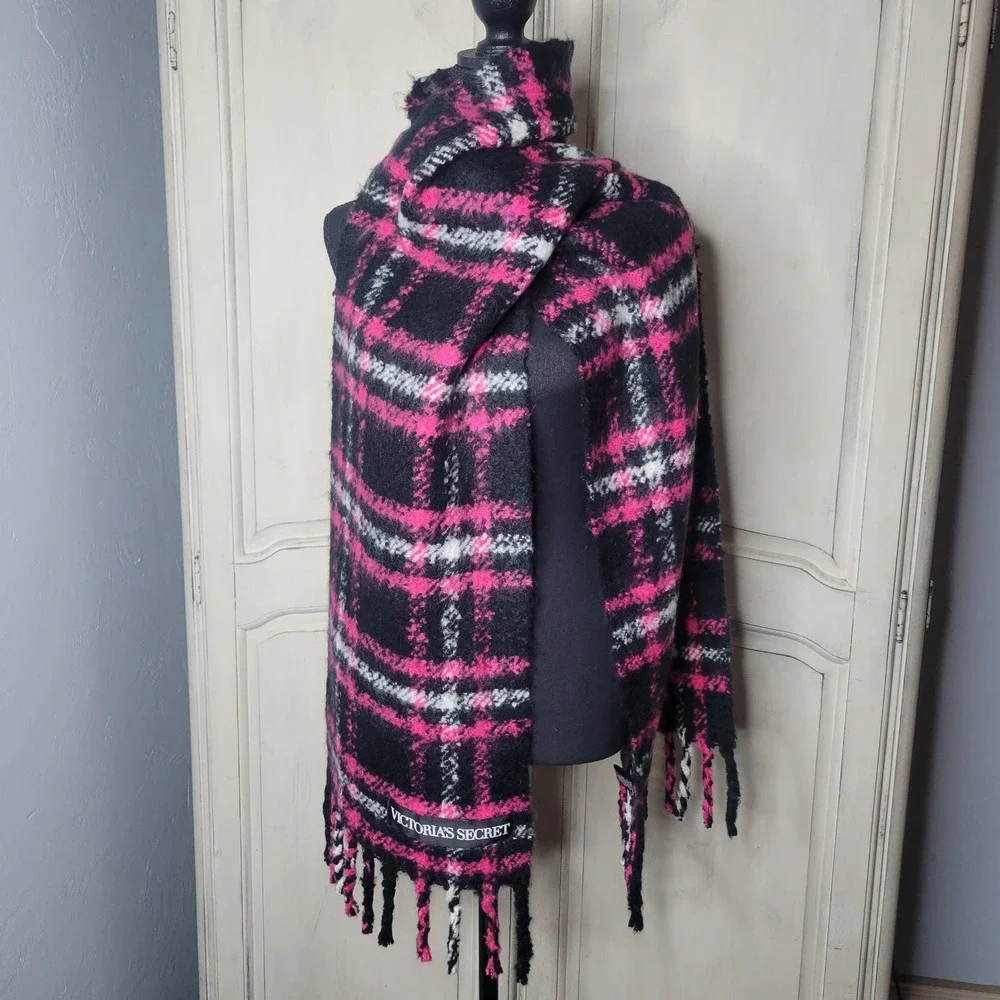 Victoria's Secret Plush Knit Plaid Fringe Pink Black Long Wide Scarf✨️2019